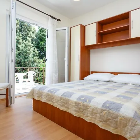 Jezevac Apartment *